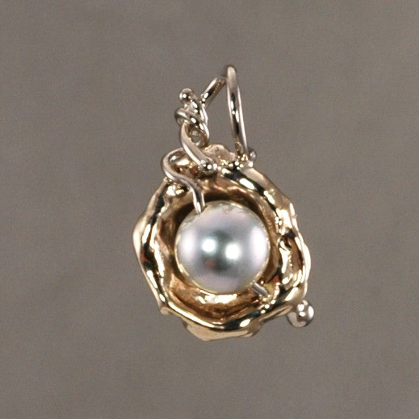 &quot;Pearl in the Nest&quot; Silver-gray Pearl Pendant