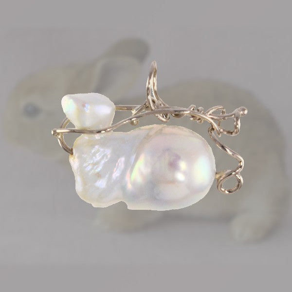 &quot;Bunny in the Briars&quot; Pearl Pendant